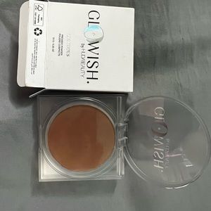 Huda beauty glowish powder